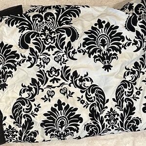 Satin Queen Size Luxurious Comforter Fleur-de-lis Pattern no brand